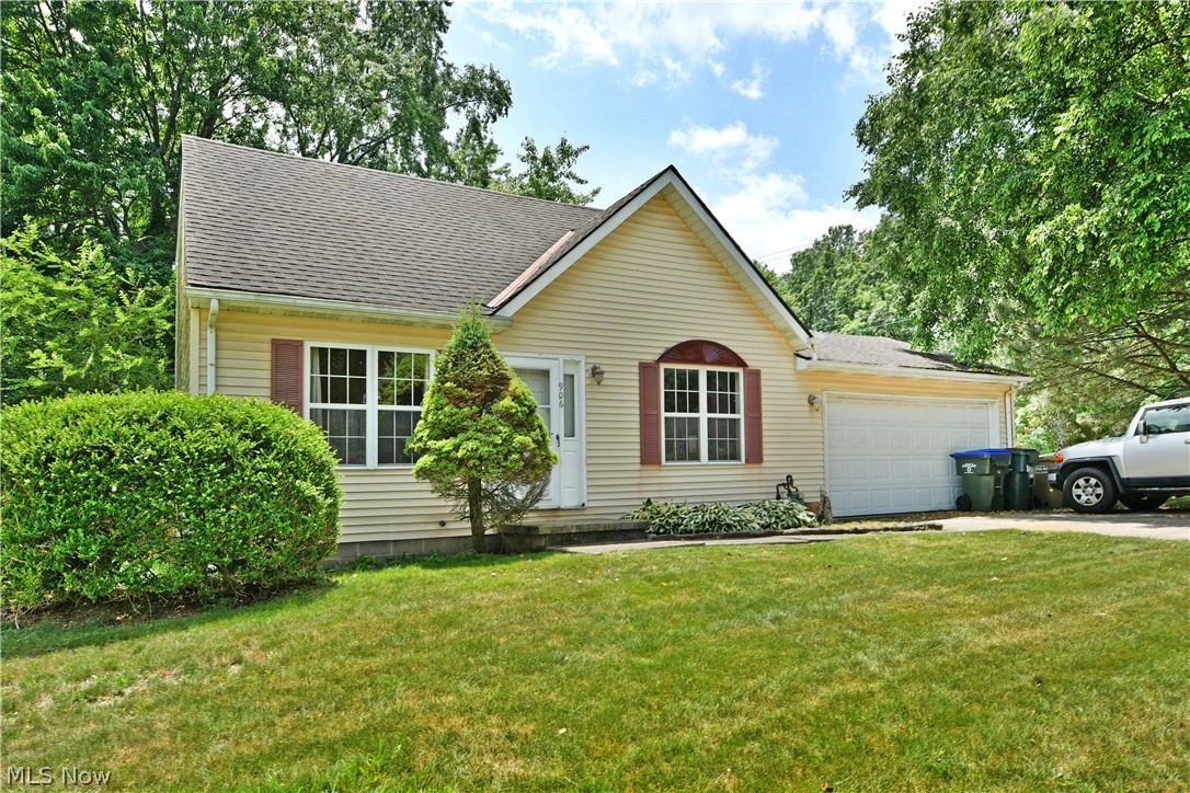 906 Elizabeth Court Cuyahoga Falls OH 44221