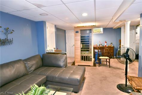 906 Elizabeth Court Cuyahoga Falls OH 44221