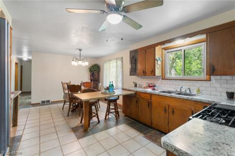 12780 Jamestown Avenue NW Uniontown OH 44685