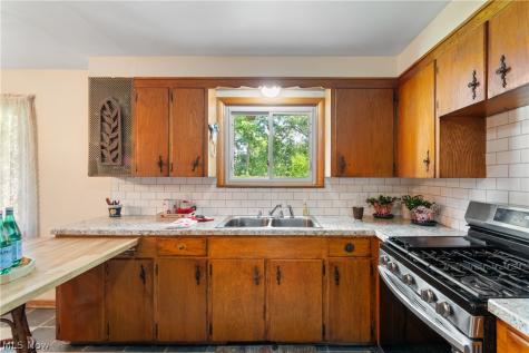 12780 Jamestown Avenue NW Uniontown OH 44685