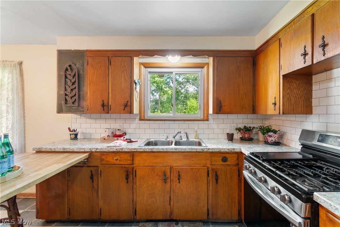 12780 Jamestown Avenue NW Uniontown OH 44685