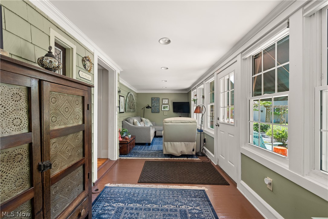 1090 Erie Cliff Drive Lakewood OH 44107