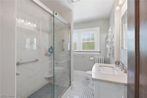 1090 Erie Cliff Drive Lakewood OH 44107