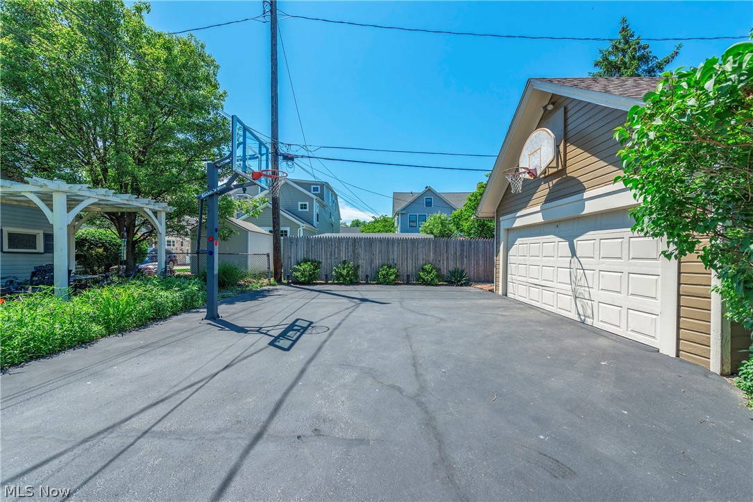 1090 Erie Cliff Drive Lakewood OH 44107