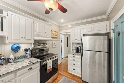 1090 Erie Cliff Drive Lakewood OH 44107