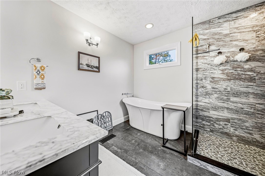213 Canfield Drive Chardon OH 44024