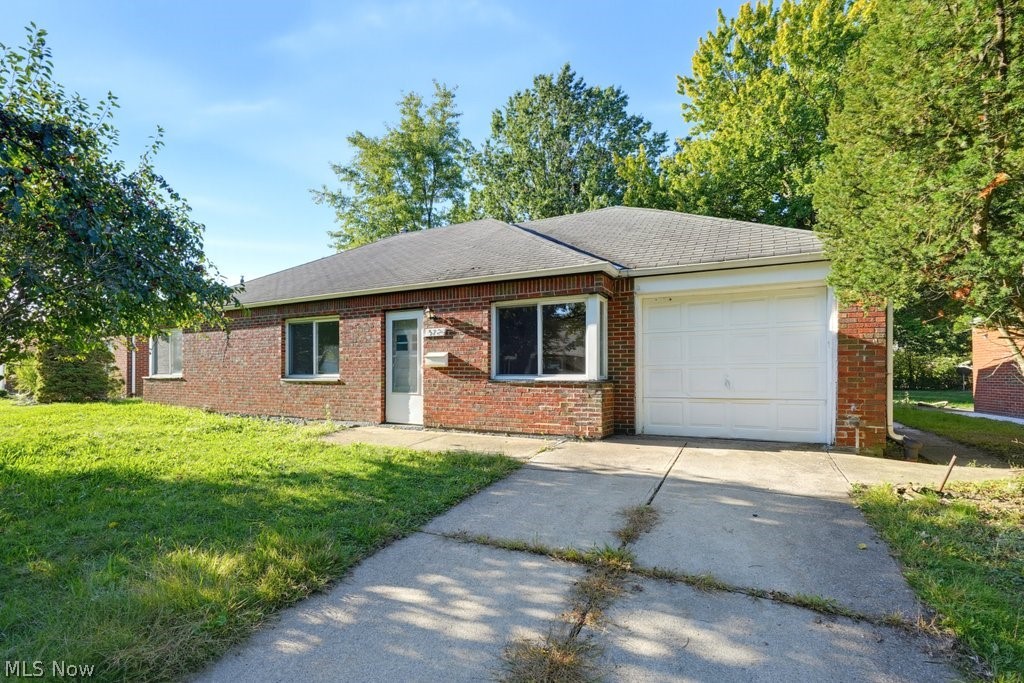 572 Hemlock Drive Euclid OH 44123