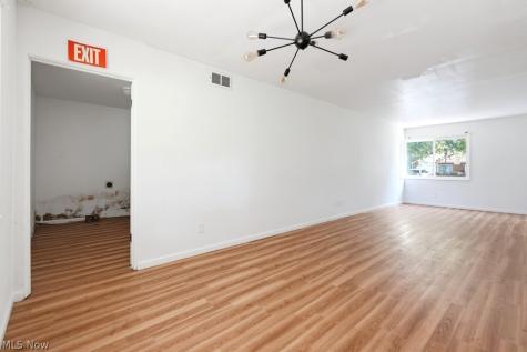 572 Hemlock Drive Euclid OH 44123