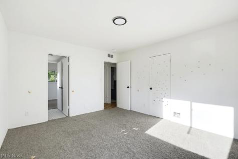 572 Hemlock Drive Euclid OH 44123