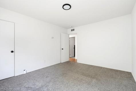 572 Hemlock Drive Euclid OH 44123