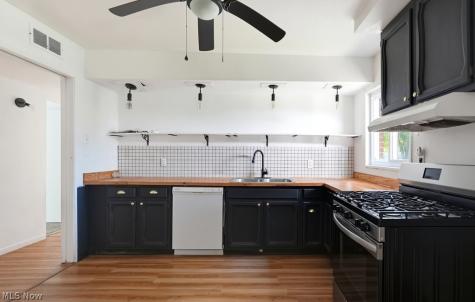 572 Hemlock Drive Euclid OH 44123