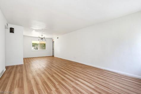 572 Hemlock Drive Euclid OH 44123