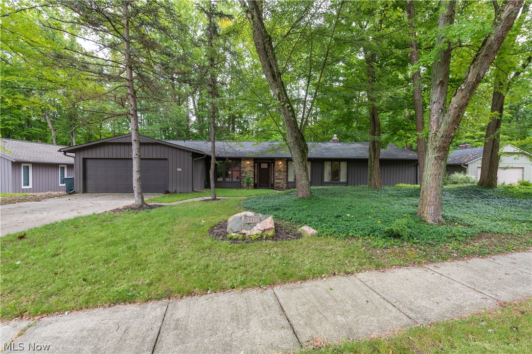 12101 The Bluffs Strongsville OH 44136