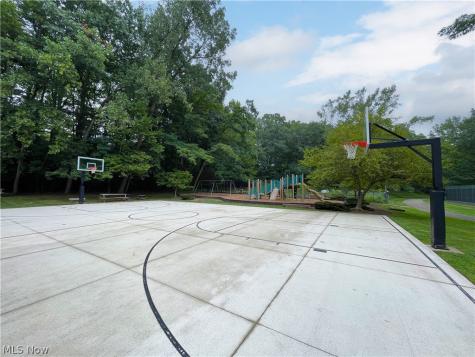 12101 The Bluffs Strongsville OH 44136