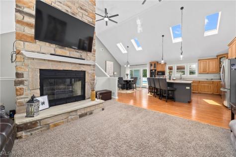 6160 Ethel Avenue Elyria OH 44035