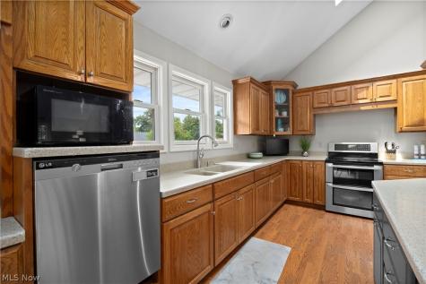 6160 Ethel Avenue Elyria OH 44035