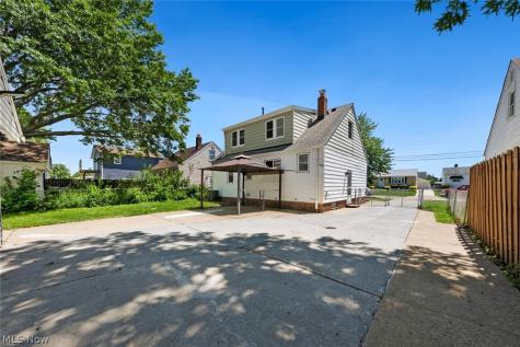 16018 Muskingum Boulevard Brook Park OH 44142