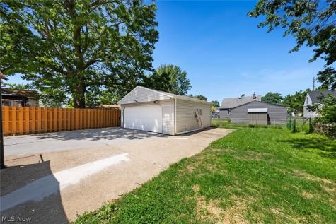 16018 Muskingum Boulevard Brook Park OH 44142