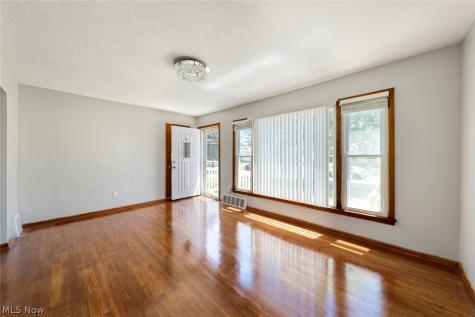 16018 Muskingum Boulevard Brook Park OH 44142