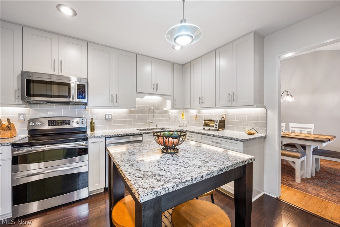 27008 Sweetbriar Drive North Olmsted OH 44070