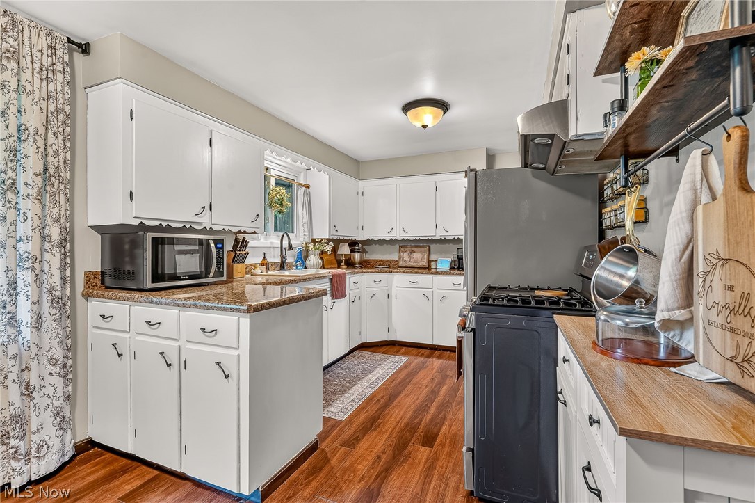9842 Market Avenue N Hartville OH 44632
