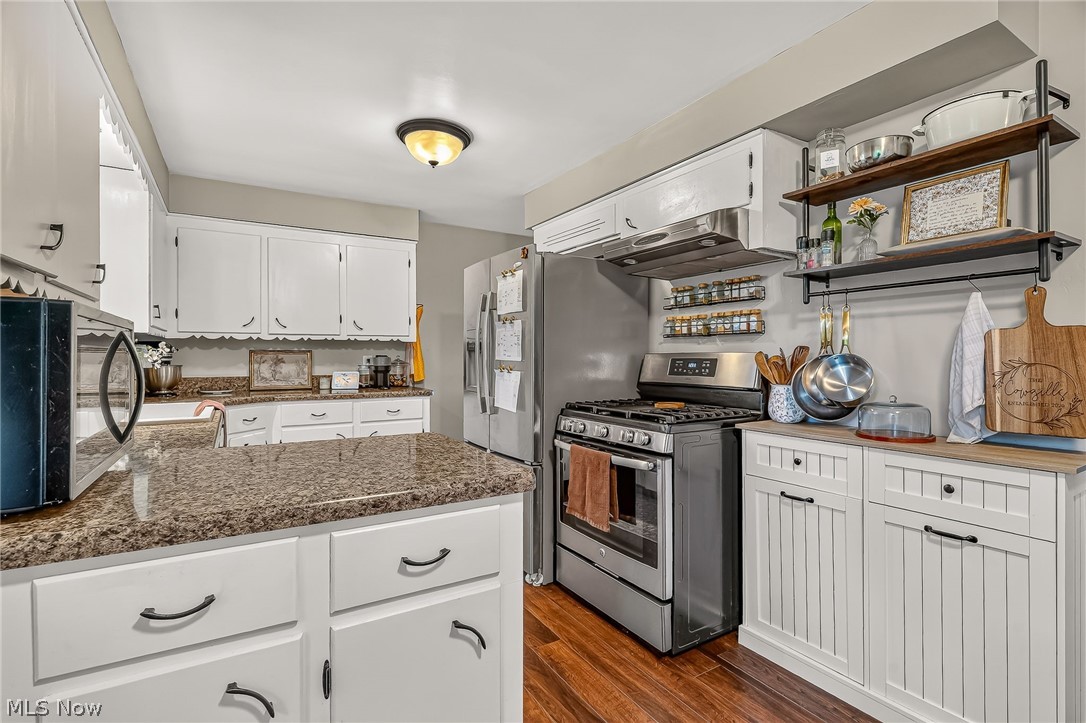 9842 Market Avenue N Hartville OH 44632