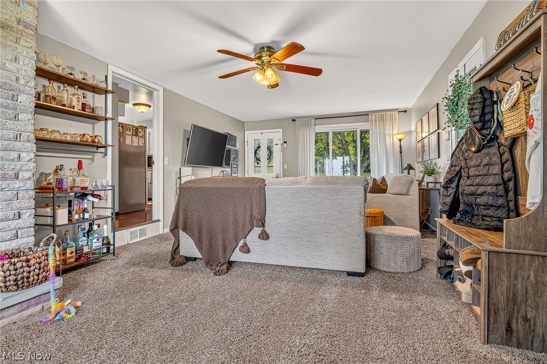 9842 Market Avenue N Hartville OH 44632