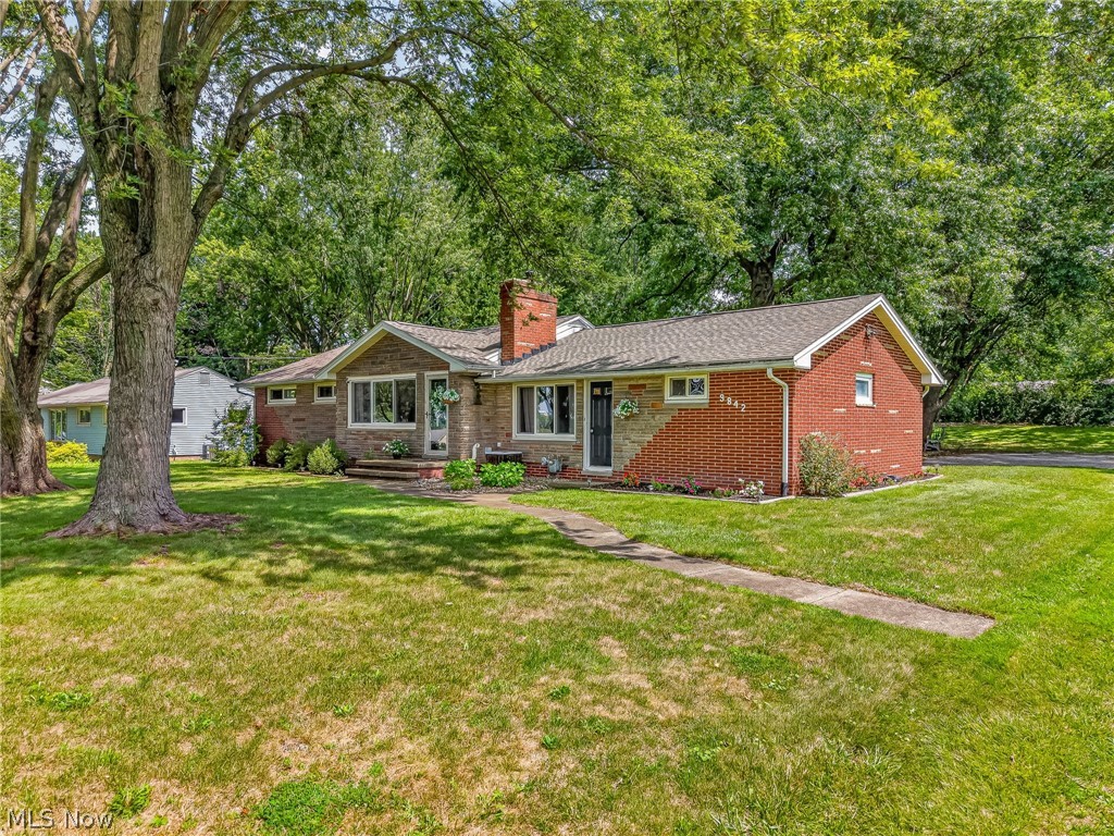 9842 Market Avenue N Hartville OH 44632
