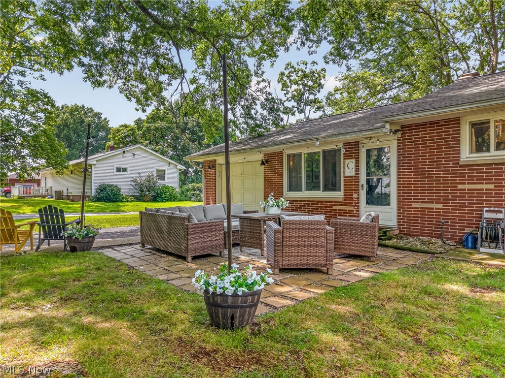 9842 Market Avenue N Hartville OH 44632