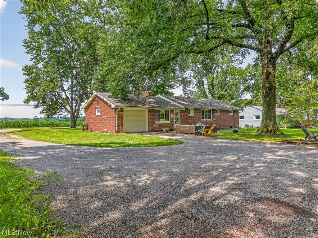 9842 Market Avenue N Hartville OH 44632