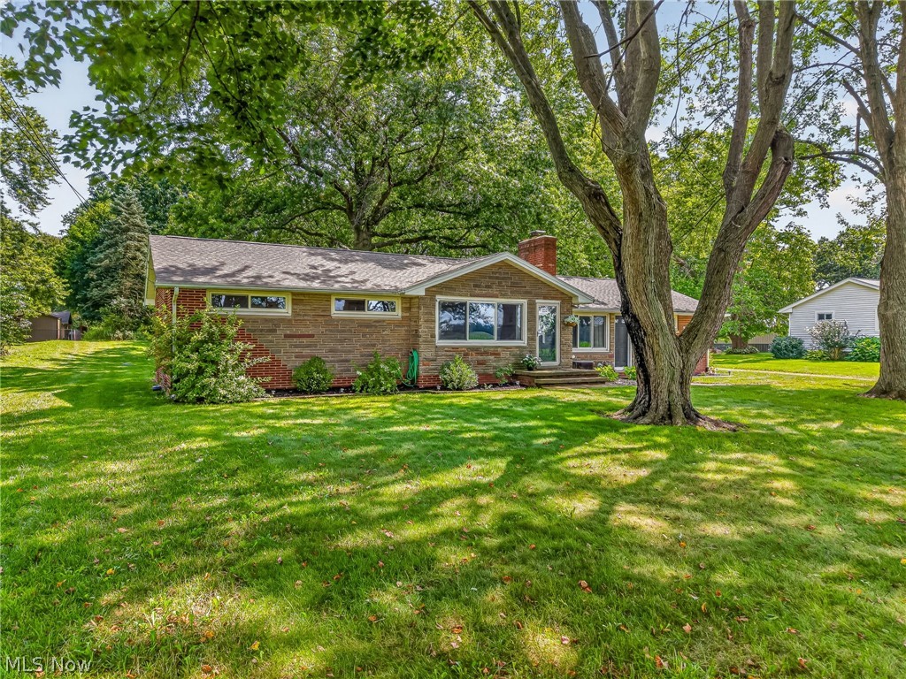 9842 Market Avenue N Hartville OH 44632