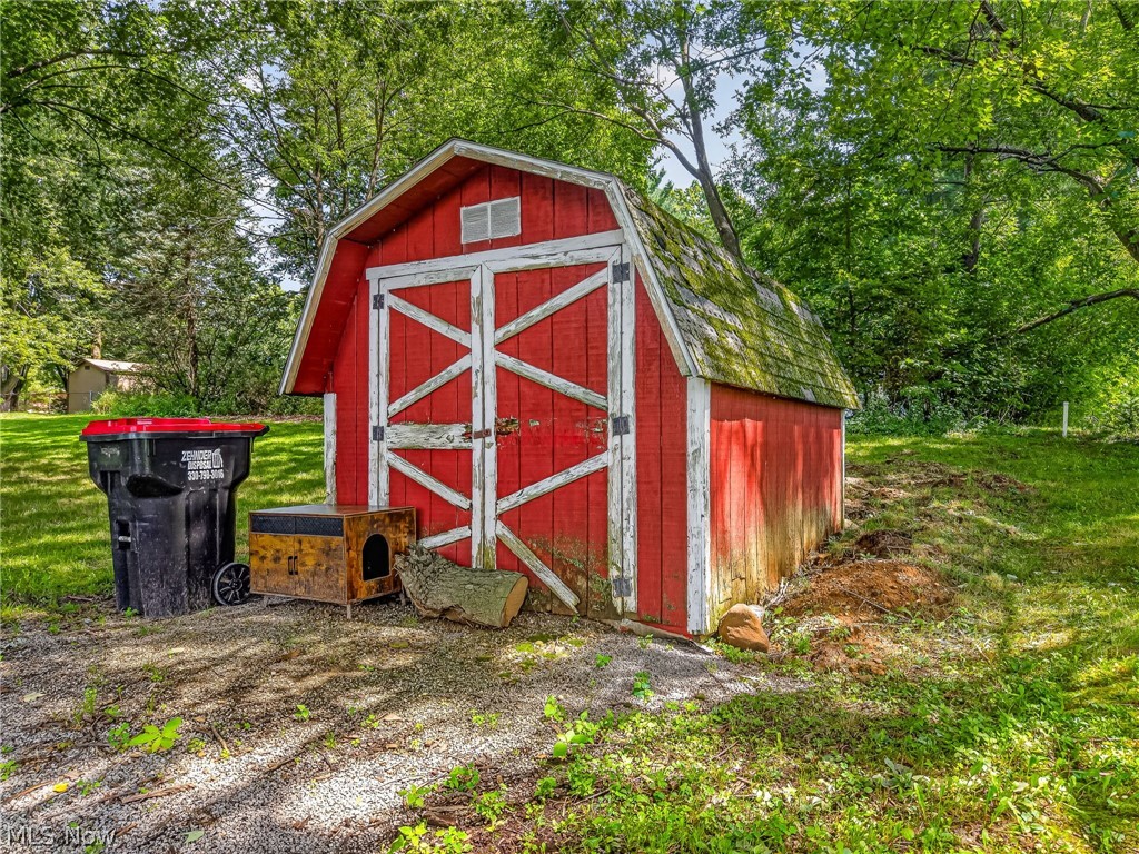 9842 Market Avenue N Hartville OH 44632