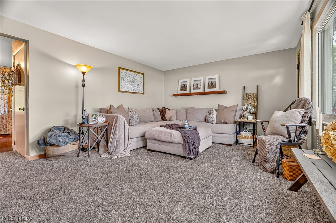 9842 Market Avenue N Hartville OH 44632