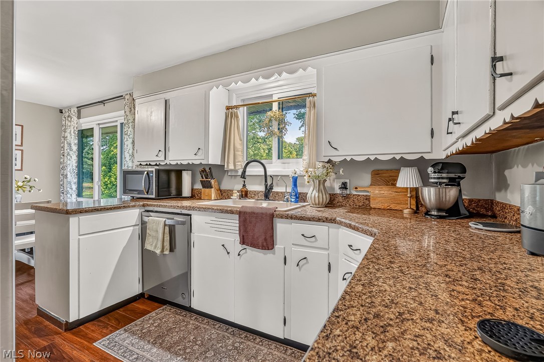 9842 Market Avenue N Hartville OH 44632