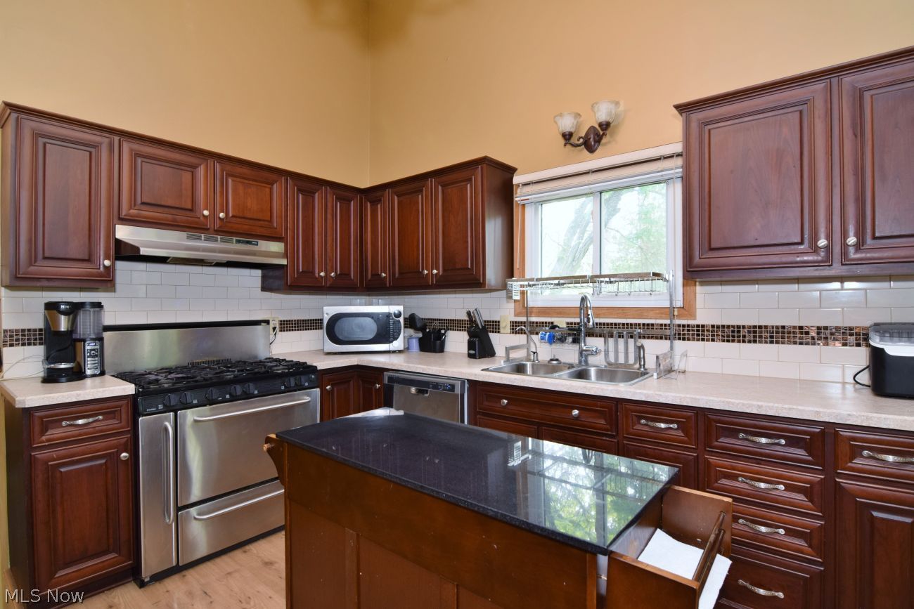 753 High Street Bedford OH 44146