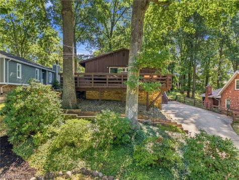 6226 Woodmoor Avenue NW Canton OH 44718