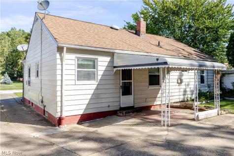 18416 Hazelwood Avenue Parma OH 44137