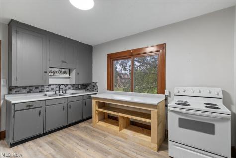 616 South Street Louisville OH 44641