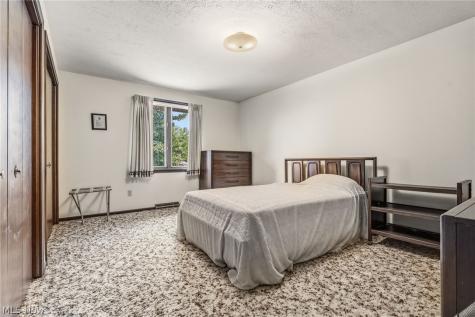5525 Glenhill Avenue NE Canton OH 44721