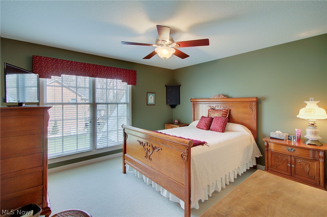 2142 Pearce Circle Salem OH 44460