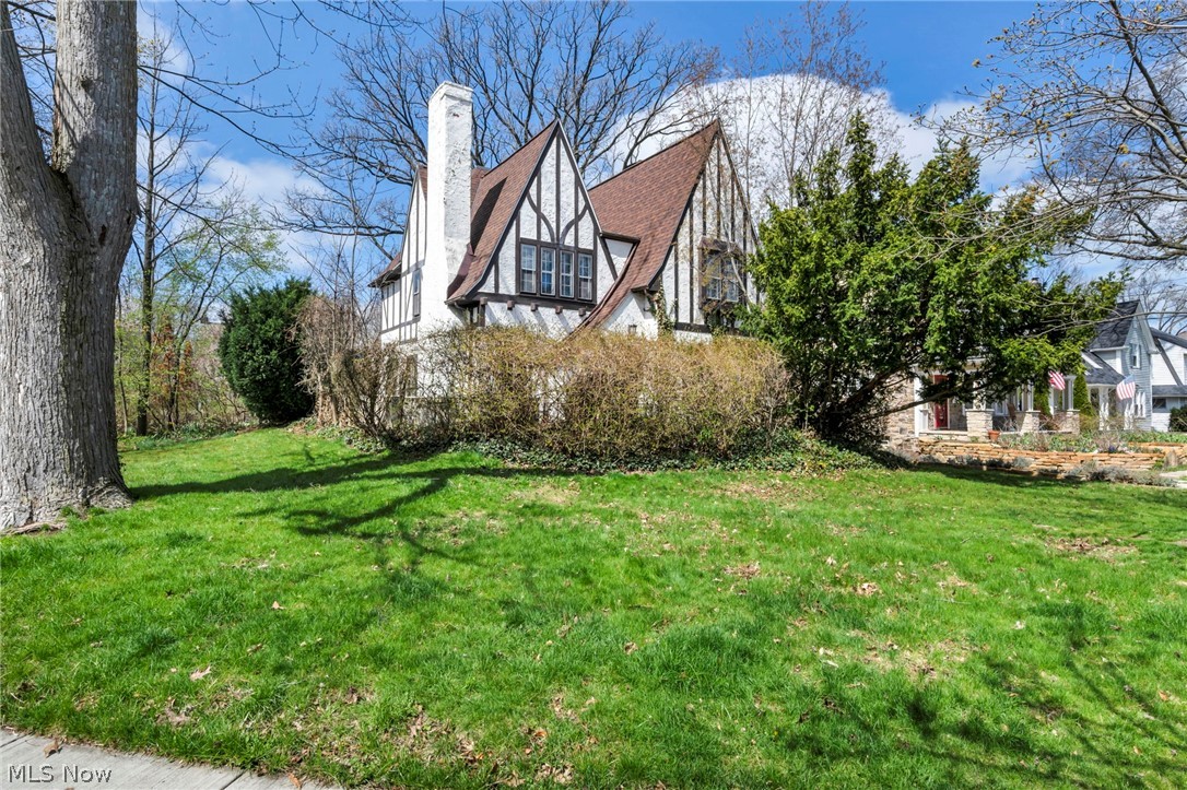1284 Overlook Road Lakewood OH 44107