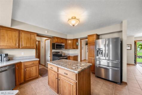 114 Shawnee Circle Louisville OH 44641