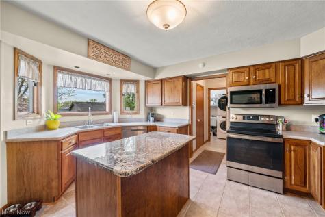 114 Shawnee Circle Louisville OH 44641