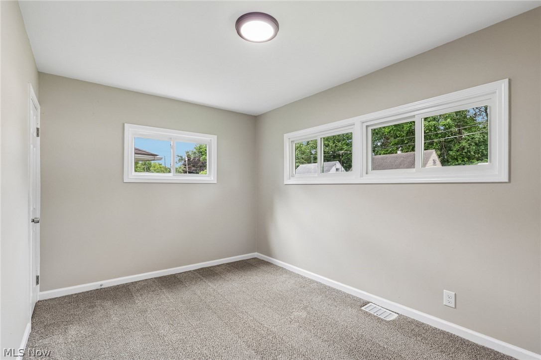 1562 Denison Avenue NW Warren OH 44485