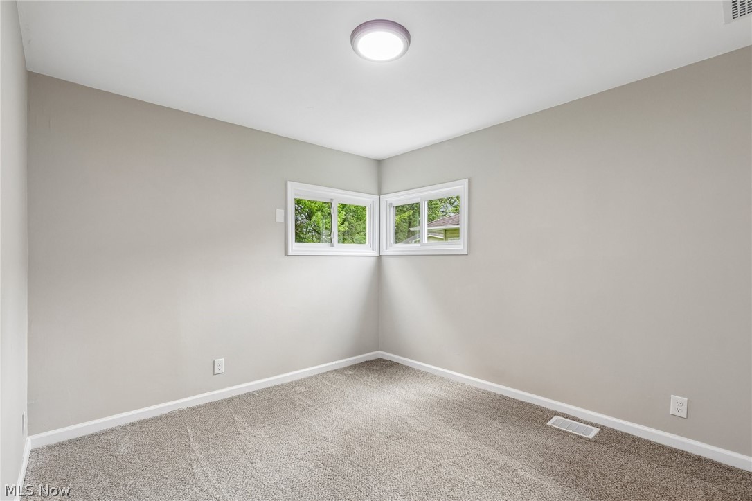 1562 Denison Avenue NW Warren OH 44485