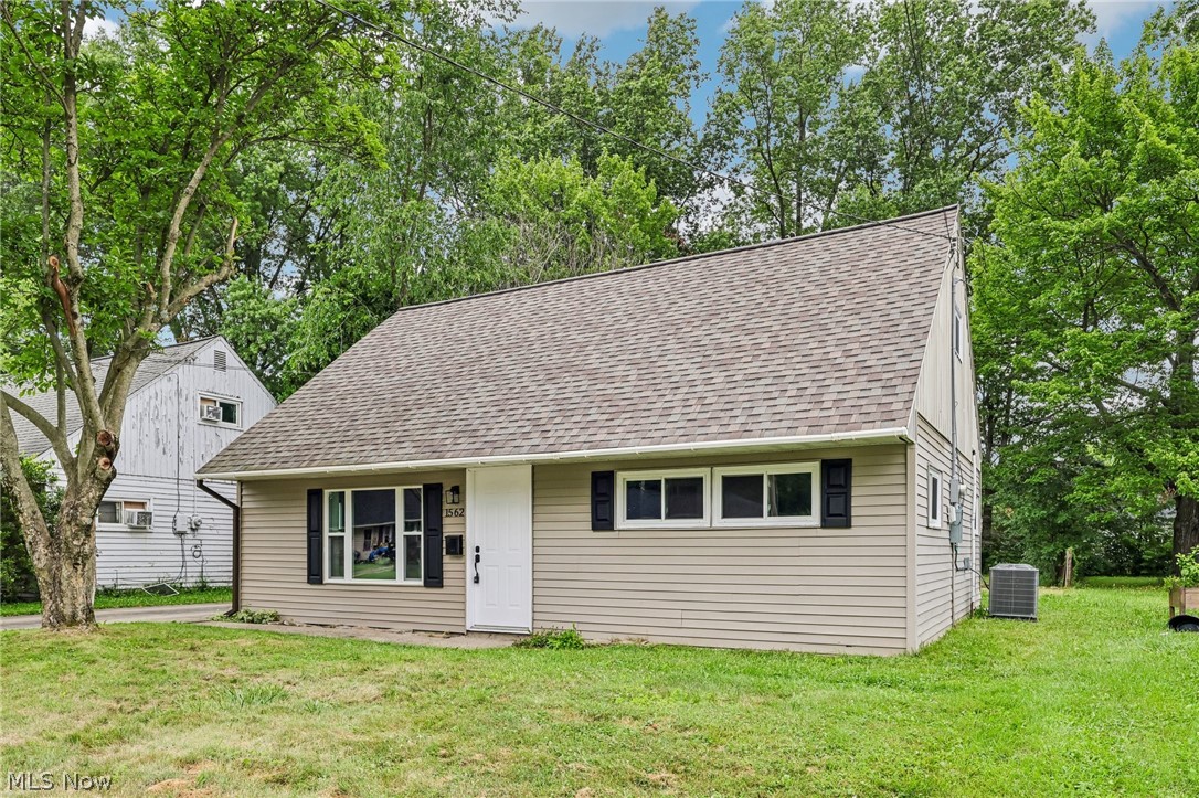 1562 Denison Avenue NW Warren OH 44485
