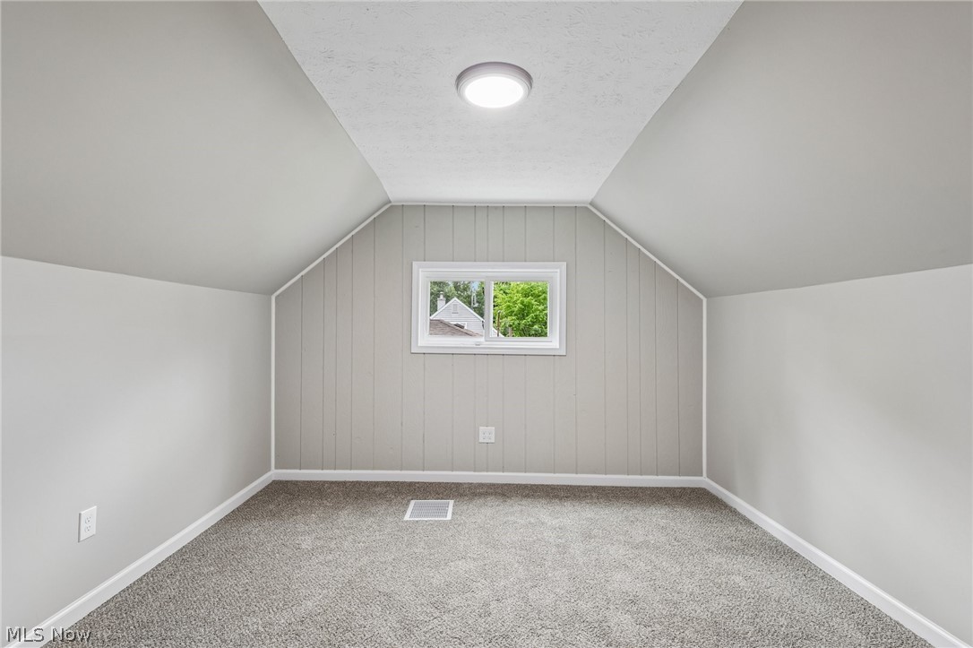 1562 Denison Avenue NW Warren OH 44485