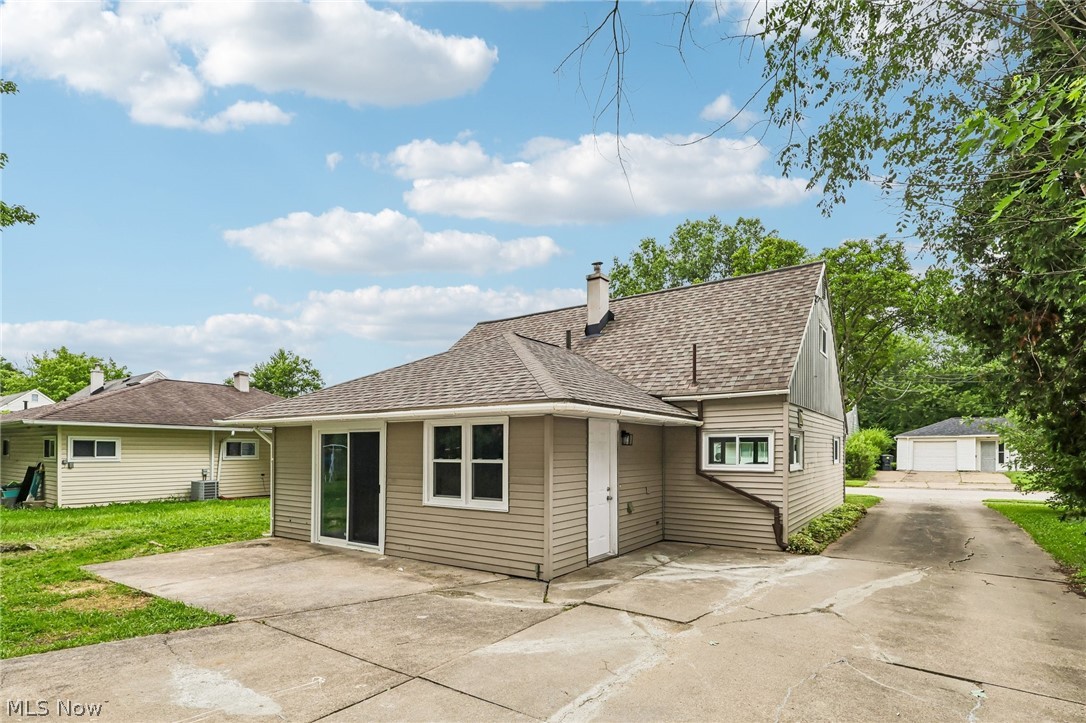 1562 Denison Avenue NW Warren OH 44485