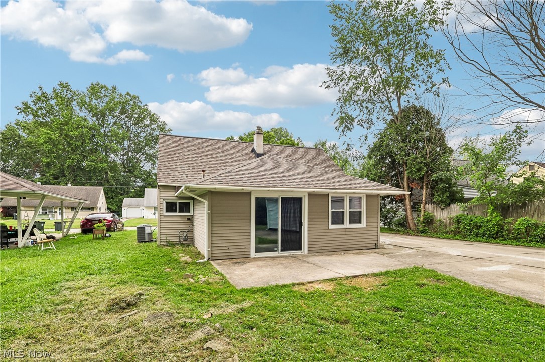 1562 Denison Avenue NW Warren OH 44485