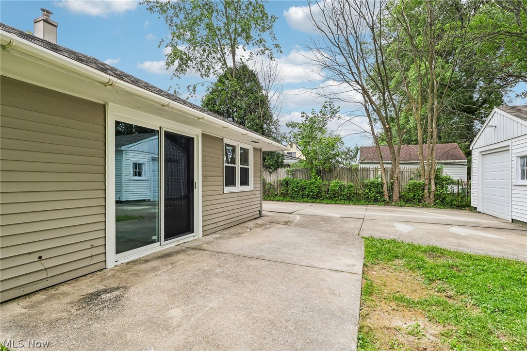 1562 Denison Avenue NW Warren OH 44485